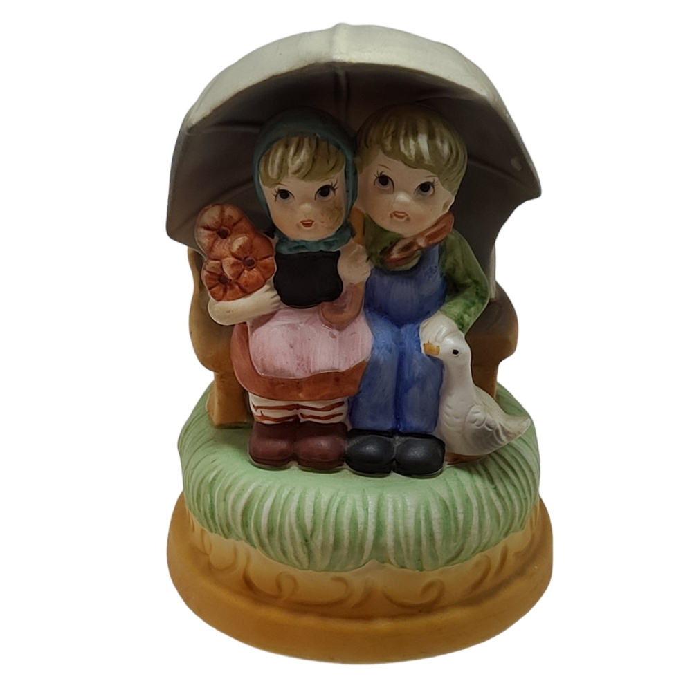 Himark Ceramic Boy and Girl Under Umbrella Music Box